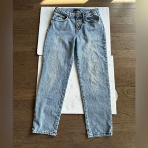 Sincerely Jules Women’s size 7/28 Light Wash Mom Jeans with Burton Fly